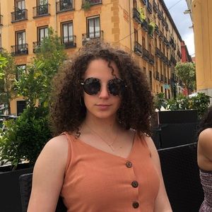 Meet your Posher, Avery